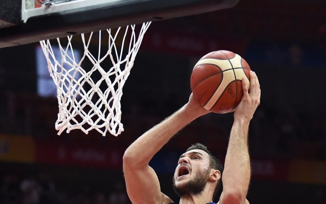 Gallinari vince il derby con Mannion, Lakers tornano al successo