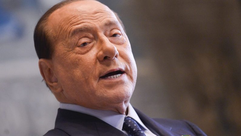 BERLUSCONI RIPARTE DALLE TASSE CON L’OCCHIO ATTENTO AL CETO MEDIO