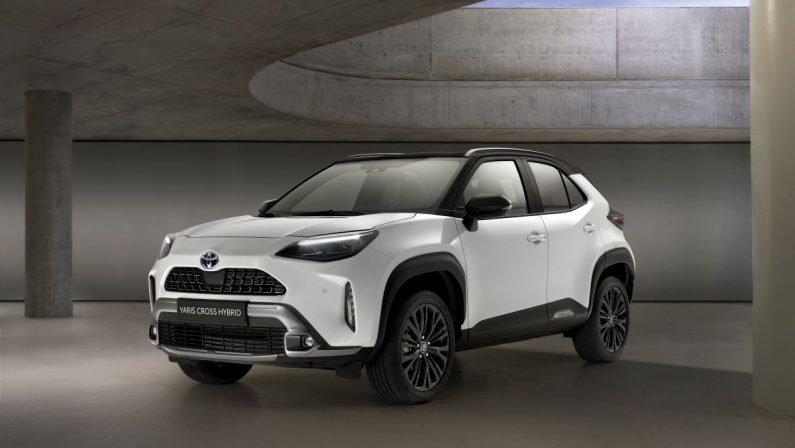 Toyota svela le versioni Adventure e Premiere di Yaris cross