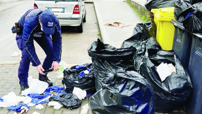 Matera, il sindaco sfida gli sporcaccioni