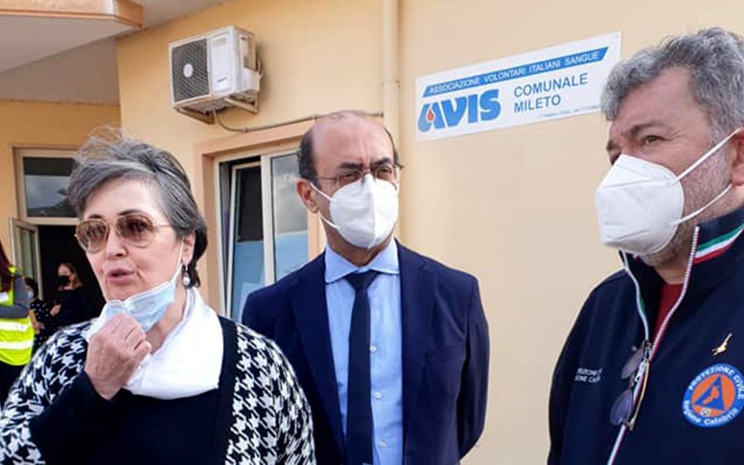 Il sindaco Salvatore Fortunato Giordano con il commissario Maria Bernardi e il presidente ff della Regione Nino Spirlì
