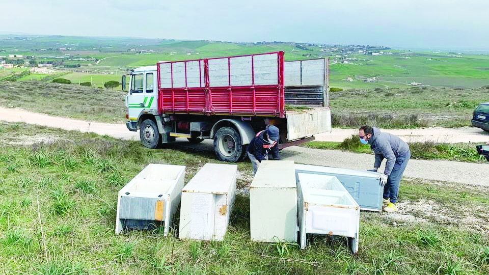 I frigoriferi abbandonati nel parco Murgia poi ripulito dagli ingombranti