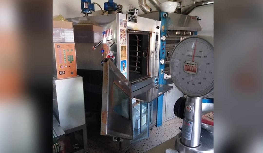 Il forno danneggiato dall'esplosione