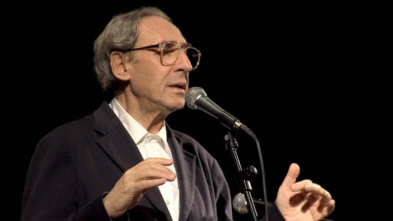 Addio a Franco Battiato, il cantautore si è arreso alla malattia