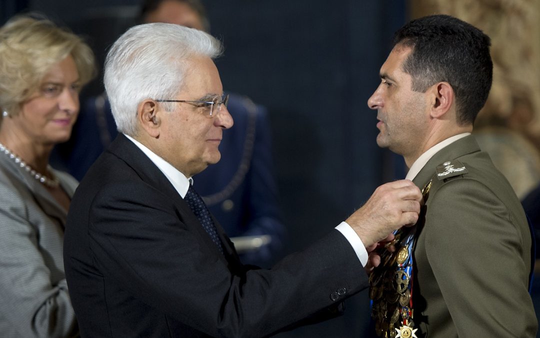Il Generale Figliuolo riceve un'onorificenza dal presidente della Repubblica Mattarella