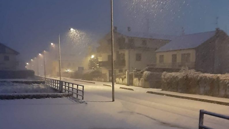 Neve sulle Preserre Vibonesi, strade imbiancate nel corso della notte