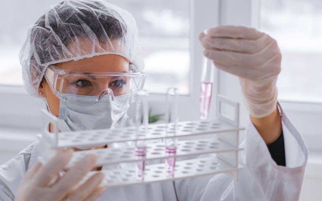 IL POST di Alberto Negri – Servono vaccini per tutti e il metodo c’è: rompere il monopolio delle Big Pharma