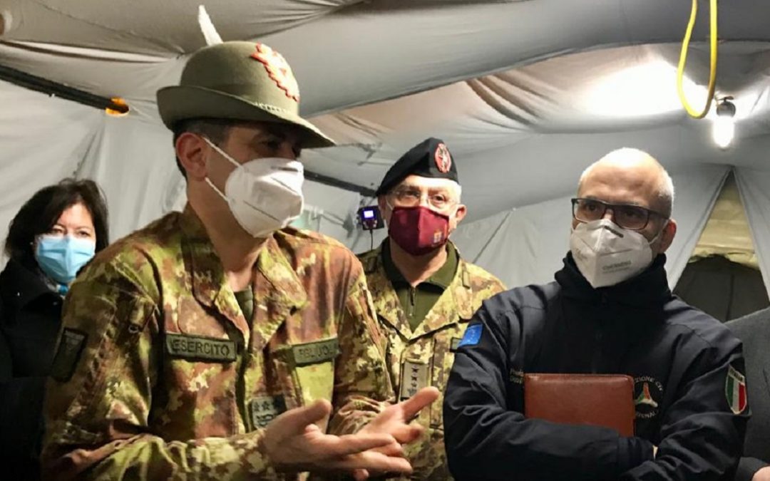 Figliuolo e Curcio in visita al presidio vaccinale dell'Esercito a Cosenza