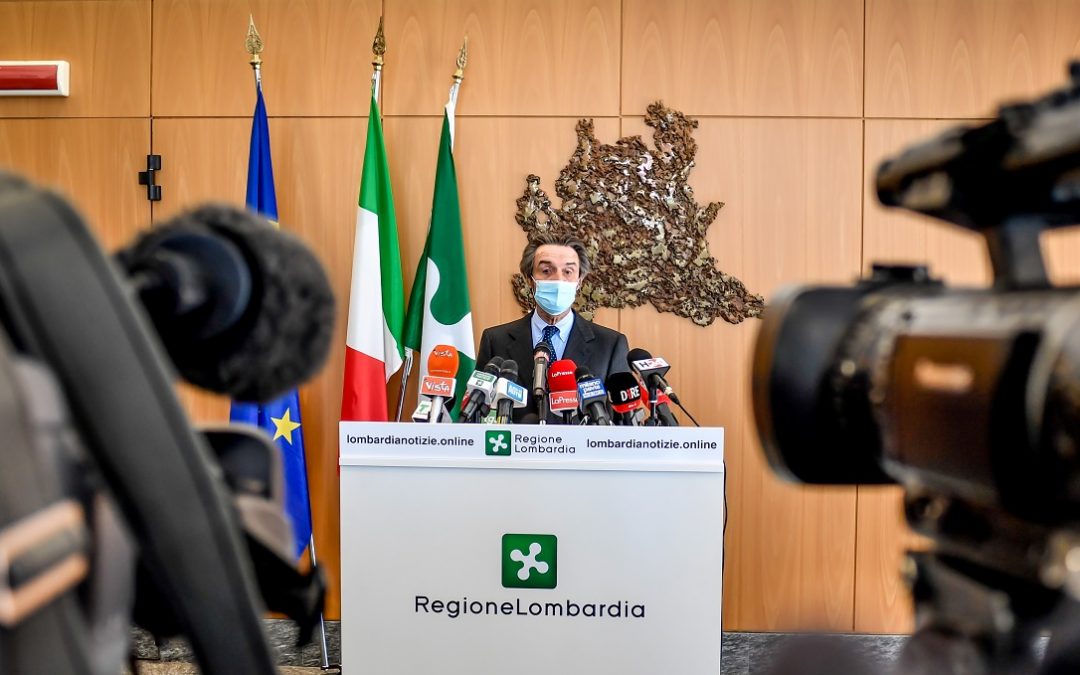 Attilio Fontana durante un punto stampa sulla situazione dei vaccini in Lombardia