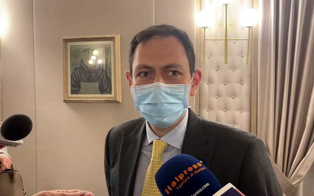 AstraZeneca, Razza: “Sospensione decisione saggia, andiamo avanti con altri vaccini”