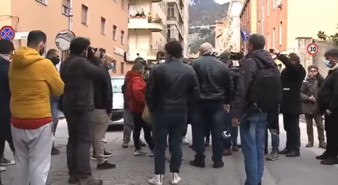 Protesta a Salerno, da esercenti e No Dad slogan contro De Luca