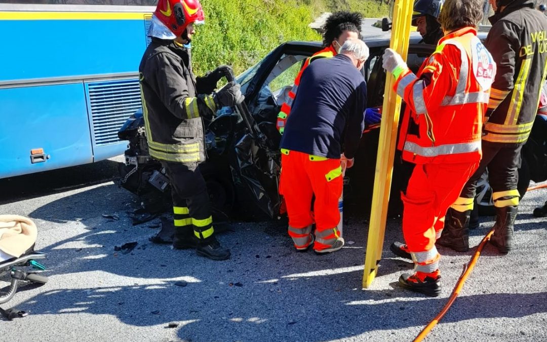 I soccorsi all'uomo coinvolto nell'incidente di Fuscaldo