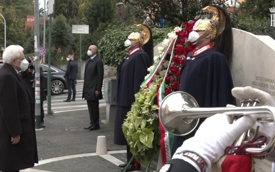 Moro, Mattarella depone una corona di fiori in via Fani