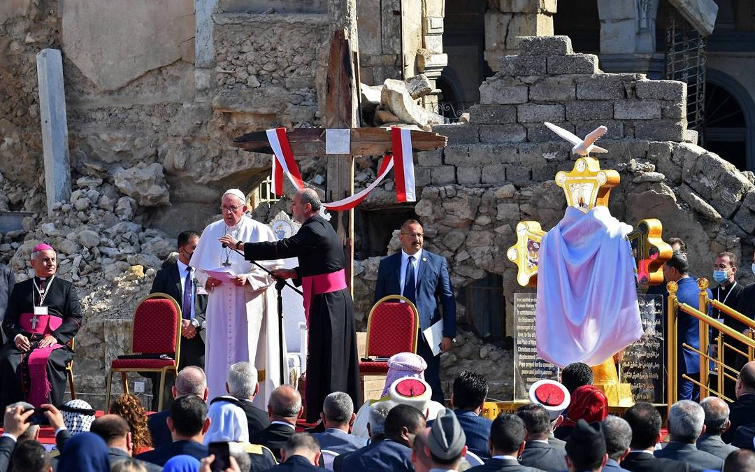 Papa Francesco tra le rovine di Mosul