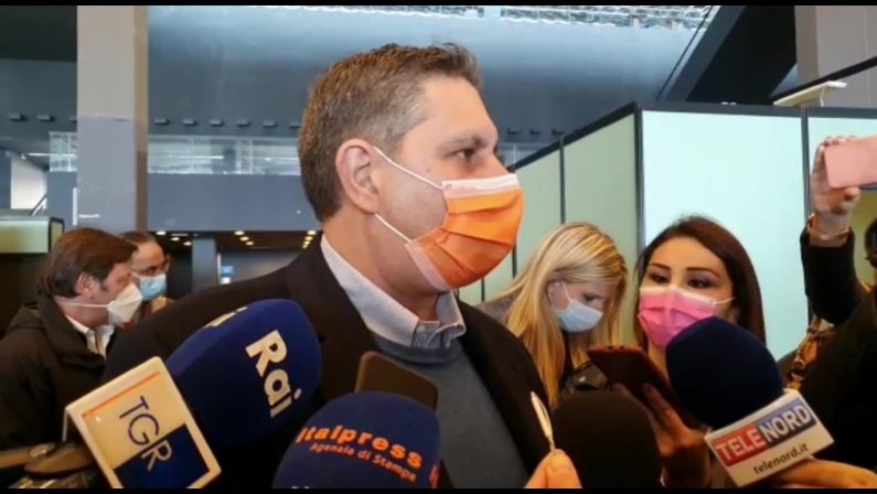 Vaccino, Toti “2 mila dosi al giorno all’hub di Genova”