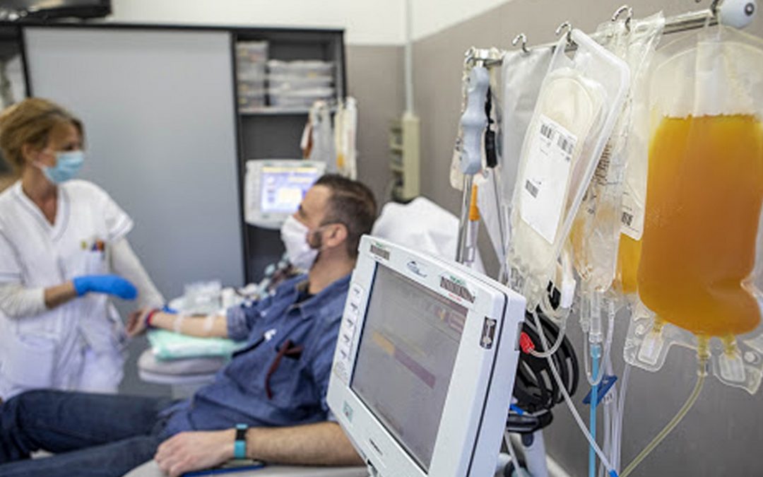 Un paziente sottoposto al trattamento con il plasma iperimmune