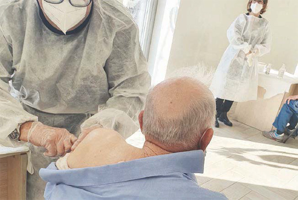 Vaccinazioni a Matera, l'Asm: «Più veloci con gli over 80»