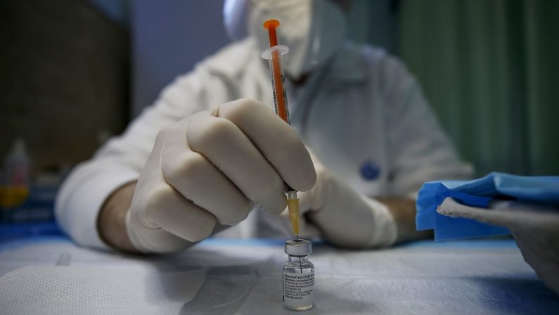 Vaccini anti-Covid, il Lazio anticipa tutti: al via le somministrazioni della terza dose