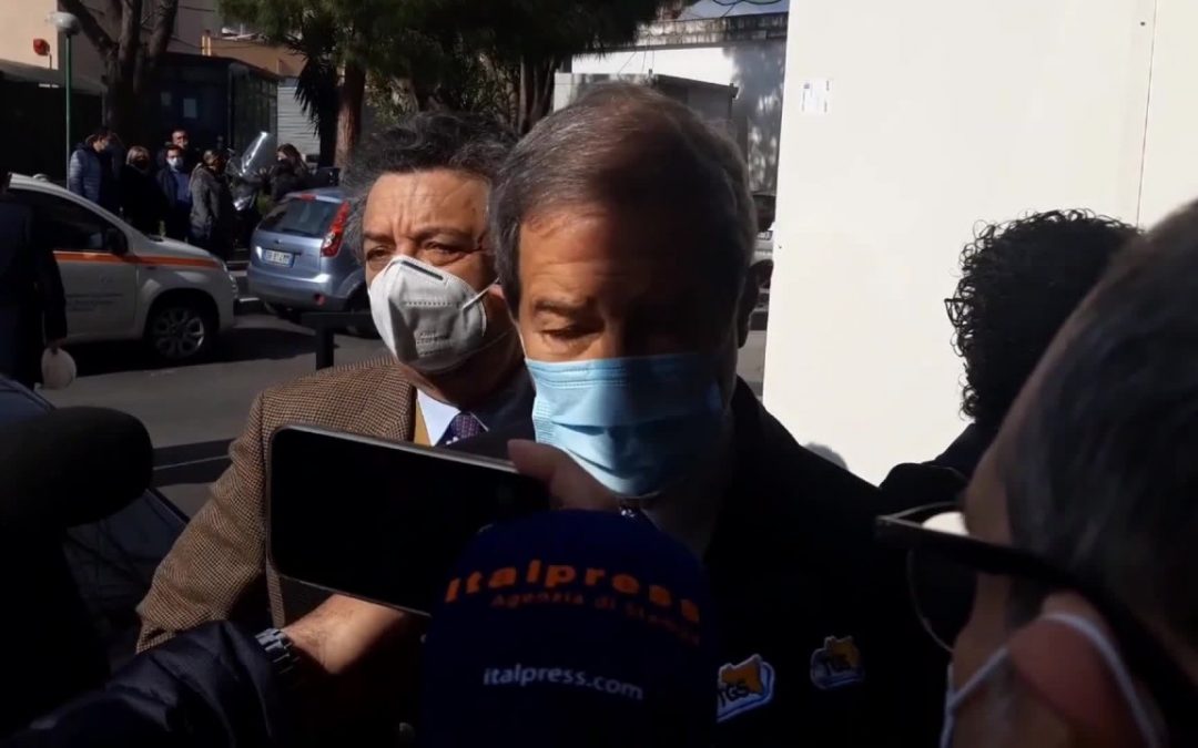 Musumeci “in Sicilia pronti a vaccinare 20 mila persone al giorno”