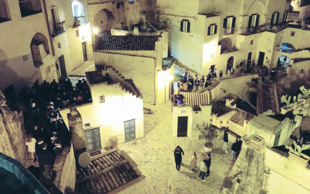 Gli antichi rioni gremiti durante la serata soprattutto nei fine settimana