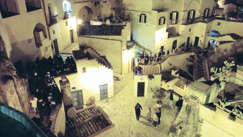 Matera, Sassi in preda a orde di incivili