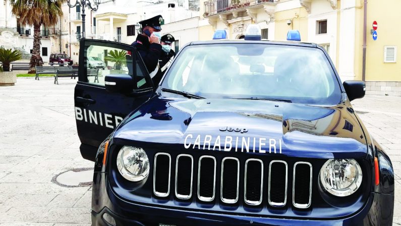 Ruba un’auto e si dà alla fuga, 26enne arrestato dopo un inseguimento di 20 chilometri