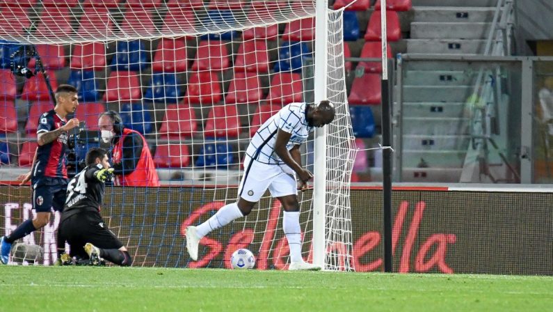 L’Inter vince a Bologna e allunga ancora, decide Lukaku