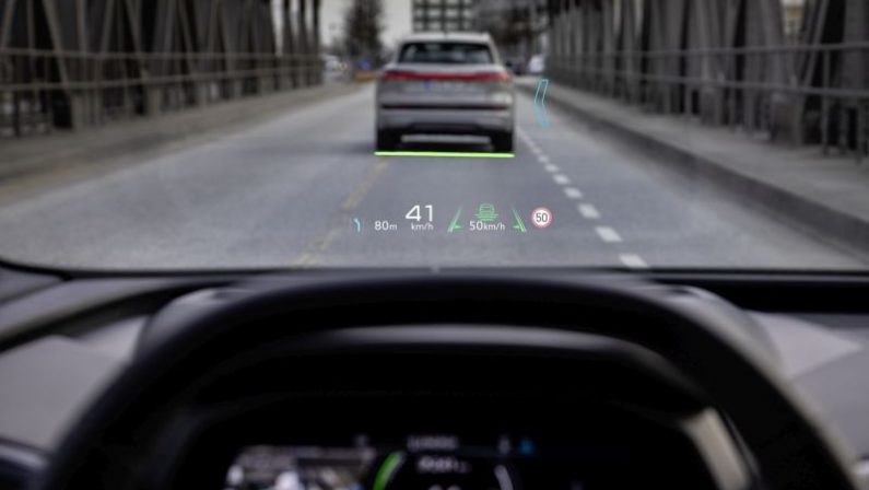 Audi, su Q4 e-tron “sesto senso” a bordo con realtà aumentata