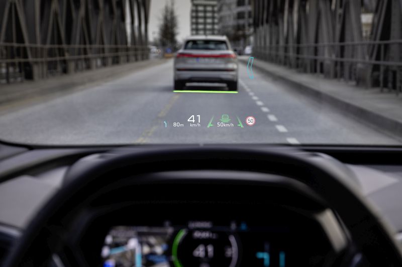 Audi, su Q4 e-tron “sesto senso” a bordo con realtà aumentata