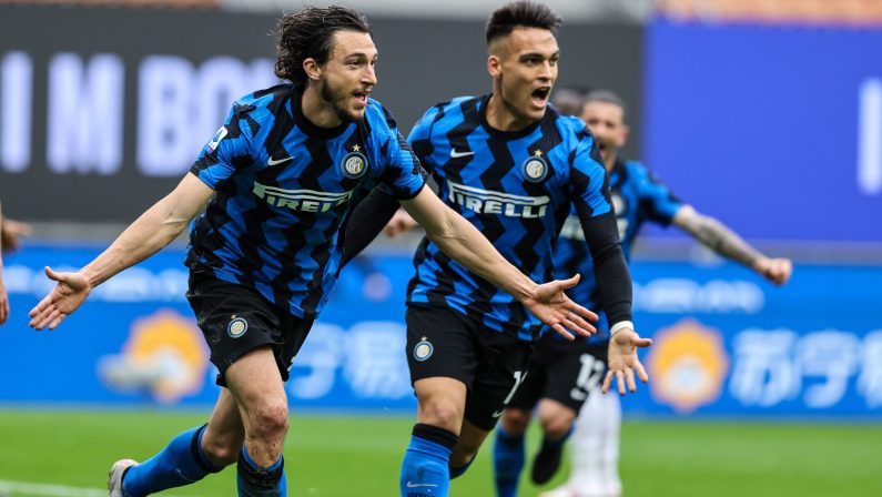 L’Inter sfonda con Darmian, Cagliari ko e +11 sul Milan