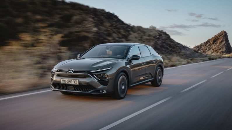 Citroen presenta la nuova ammiraglia C5 X, berlina Made in Cina