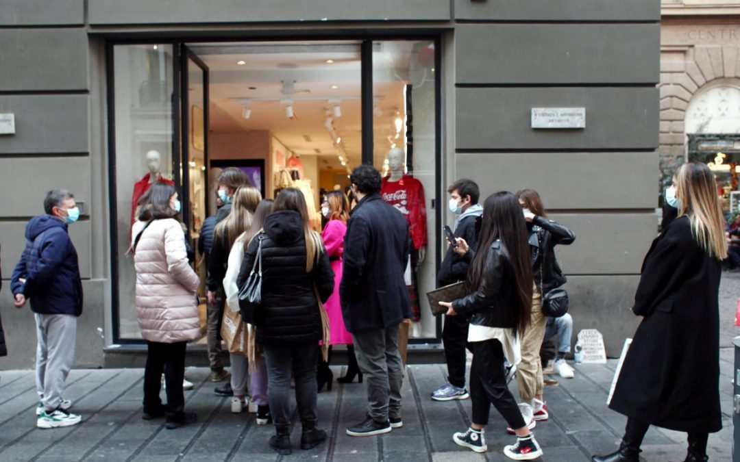 Sale la fiducia dei consumatori e delle imprese