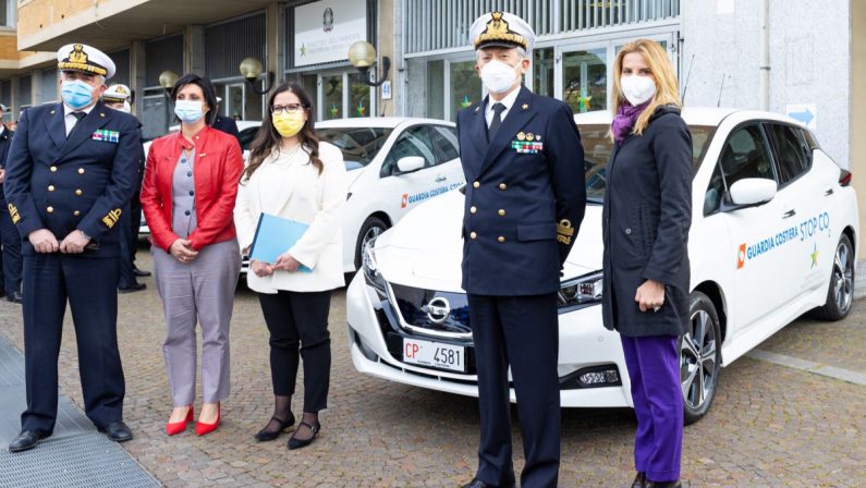 Nissan LEAF veste la livrea della Guardia Costiera