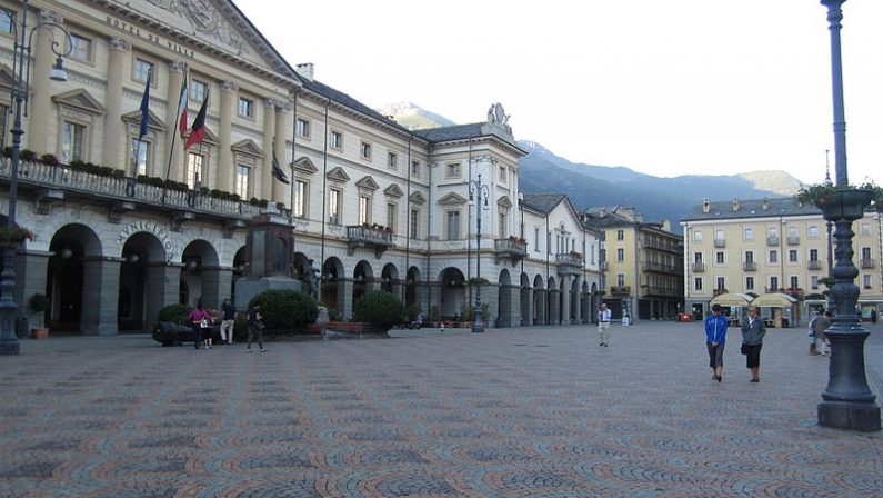 Covid, Valle d’Aosta in zona rossa, 5 regioni in arancione