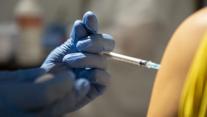 508 mila vaccinazioni in un giorno in Italia