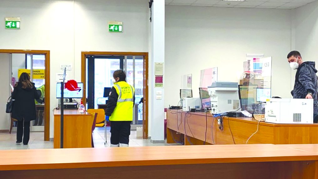 Il punto vaccinale a Matera in via Sallustio