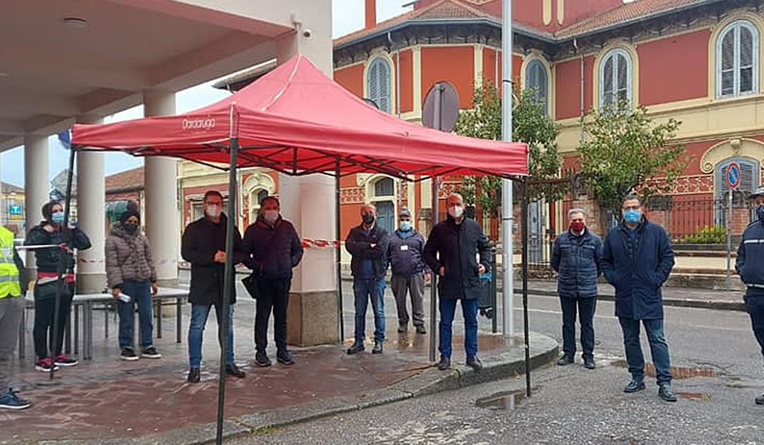 Il drive in per i tamponi allestito a Mileto