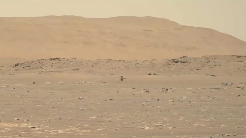 Ingenuity Mars, il primo video dell’elicottero della Nasa in volo su Marte