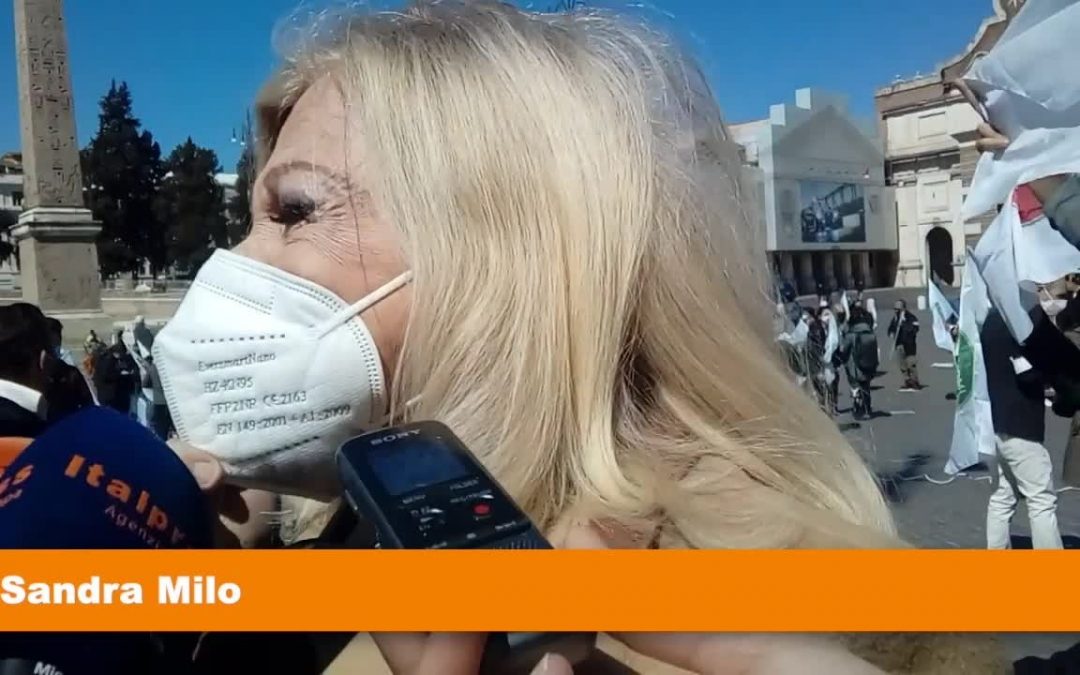 Covid, Sandra Milo in piazza con gli autonomi e le partite Iva