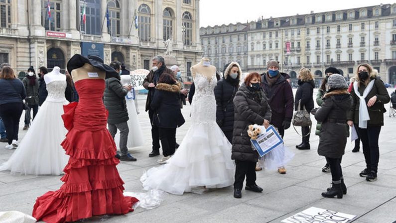 Scene da un matrimonio (in piazza): 50 miliardi di euro persi in un anno