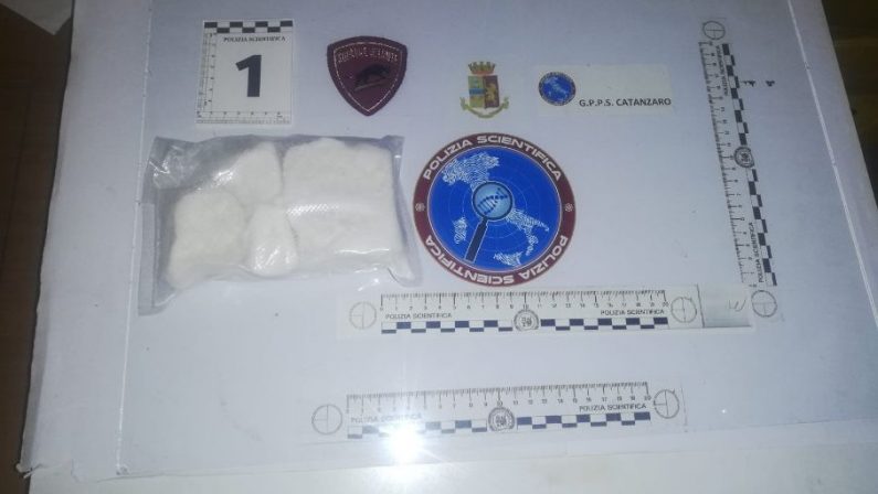 Droga: in auto con 400 grammi di cocaina, arrestato a Catanzaro