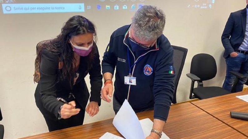 Vaccini sui luoghi di lavoro, firmato il protocollo tra Regione Calabria e sindacati