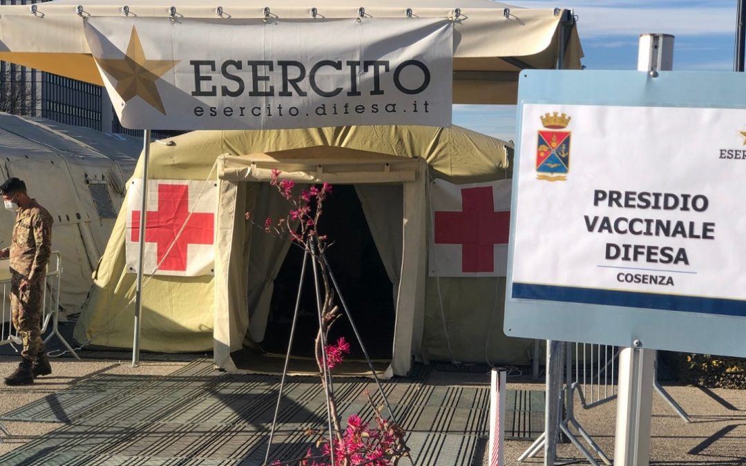 Il centro vaccinale dell'Esercito a Cosenza