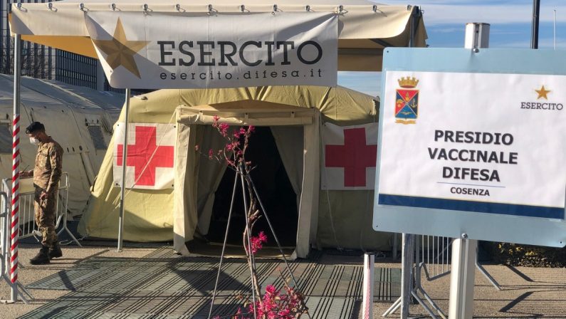 Coronavirus, ospedale militare a Cosenza: cittadinanza onoraria agli ufficiali dell'Esercito 