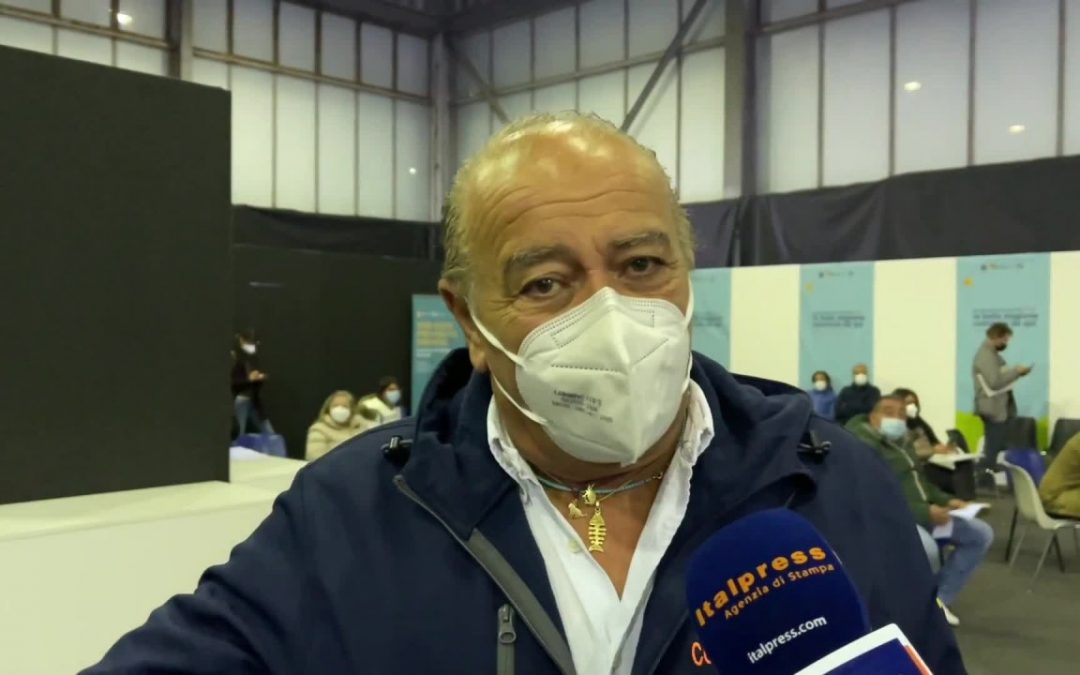Vaccini fino a mezzanotte in hub Fiera Palermo, Costa “pronti per h24”