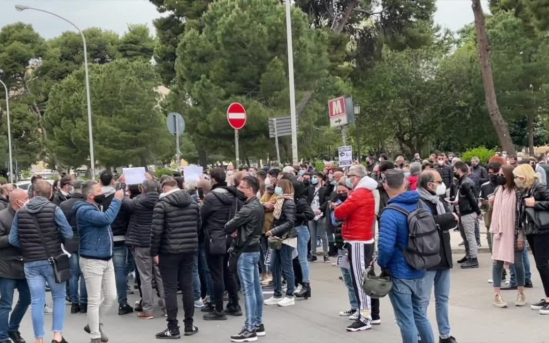 Covid, monta protesta acconciatori ed estetiste a Palermo