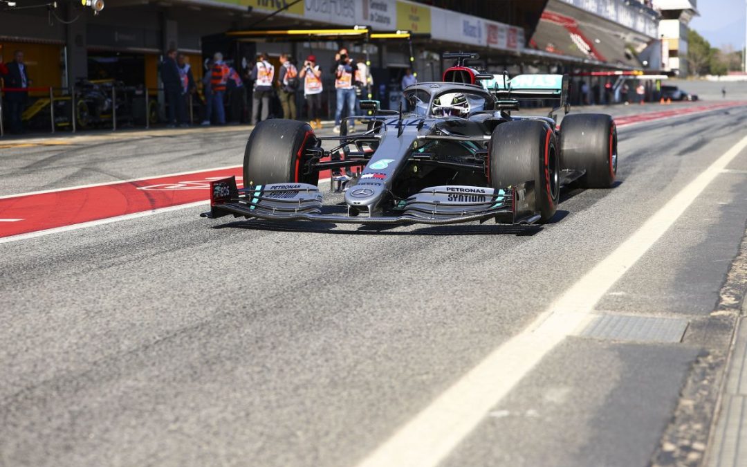 Hamilton il più veloce nel venerdì di Barcellona, Ferrari c’è
