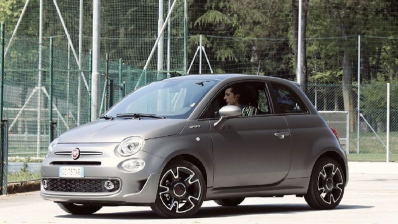 Fiat 500 Hybrid protagonista del nuovo video di Ermal Meta