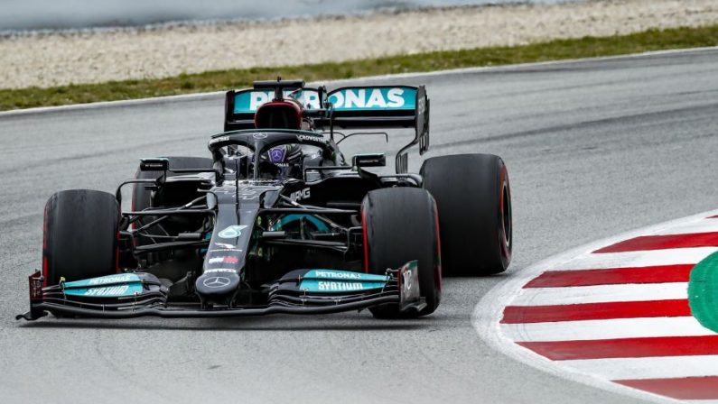 Formula 1, Lewis Hamilton vince in Spagna, quarta la Ferrari di Leclerc