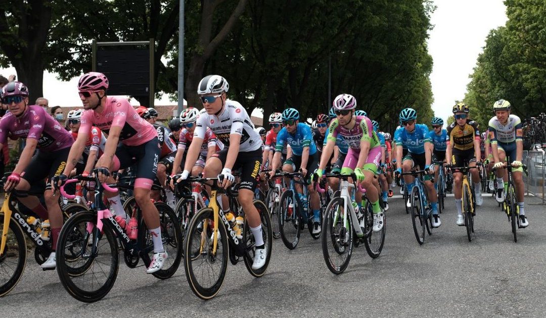 Giro D’Italia 2021, Merlier vince in volata la seconda tappa a Novara, Ganna resta rosa